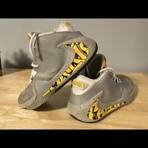 Boys basketball shoes